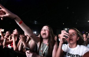 229974-one-direction-fans